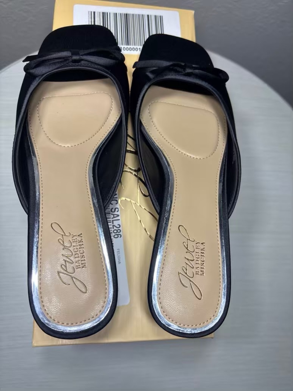 Jewel Badgley Mischka Felisha Black
Satin Bow Kitten Heel Sandals Size 7 NIB - Picture 5 of 8